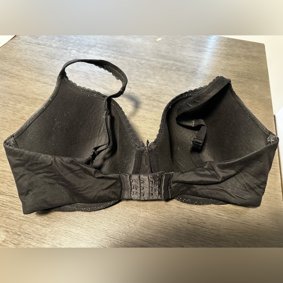 Victoria’s Secret - Picture 2 of 3